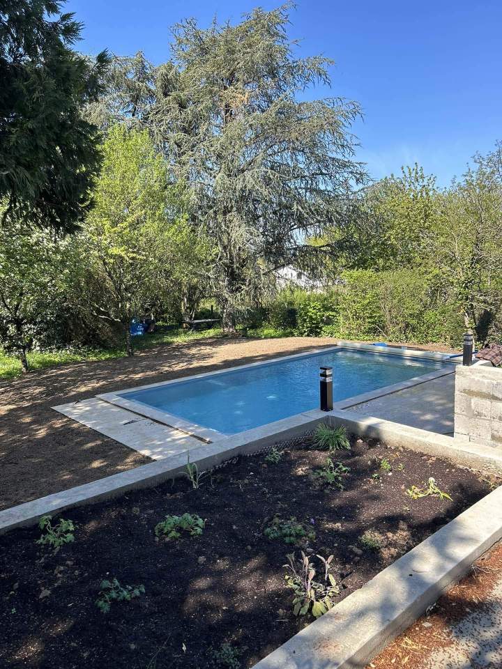 Piscine sur mesure avec aménagement extérieur Villefranche sur Saône